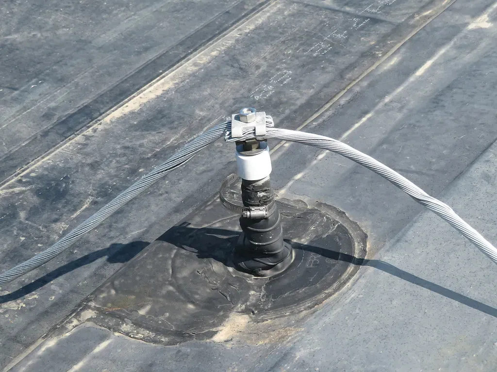 Lightning protection air terminal and cable mounted on a commercial membrane roof