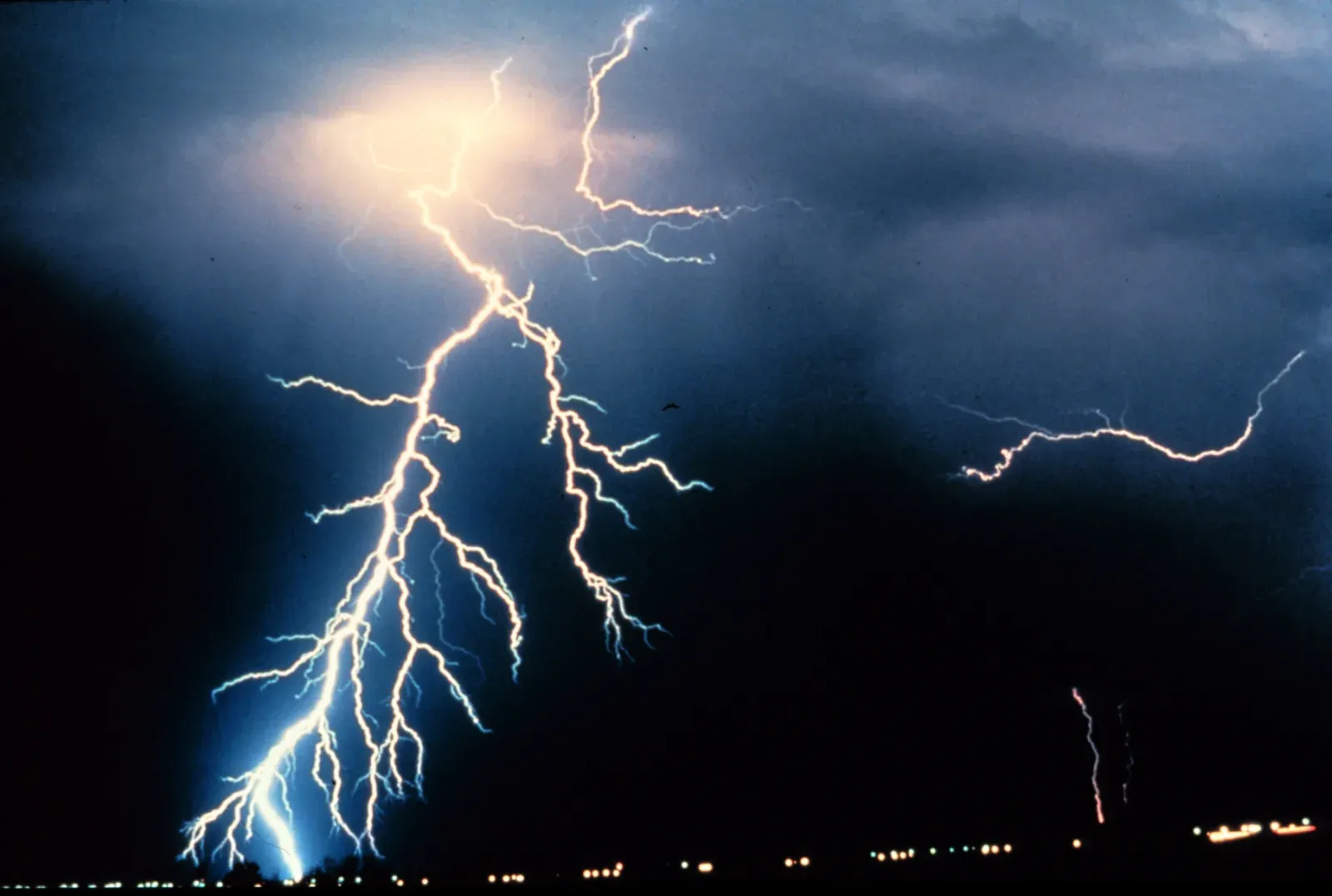 Multiple cloud-to-ground and cloud-to-cloud lightning strokes during a night-time thunderstorm