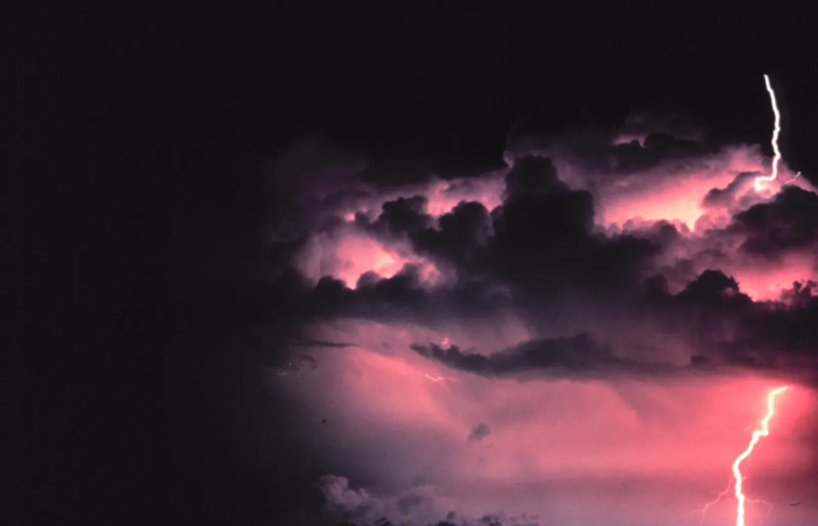Cloud-to-ground lightning stroke from a high-based storm near Norman, Oklahoma